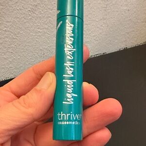 Thrive Causemetics Teal Lash Extensions